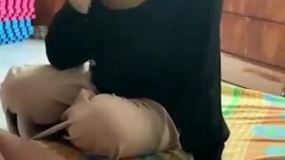 Abg Viral Terbaru cewek hijab yang menikmati ulekan dari posisi atas New Trending Top 2025 Global